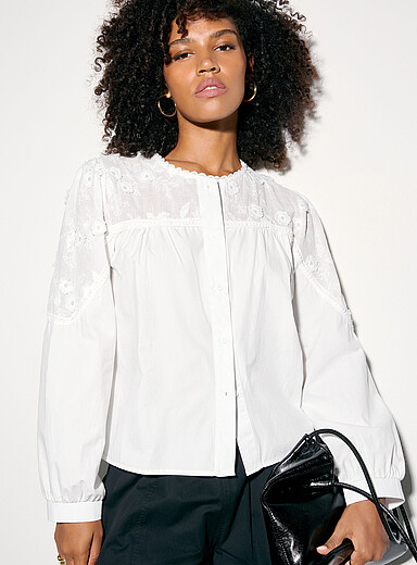 Ic&ocirc;ne White Crocheted accents floral blouse for women