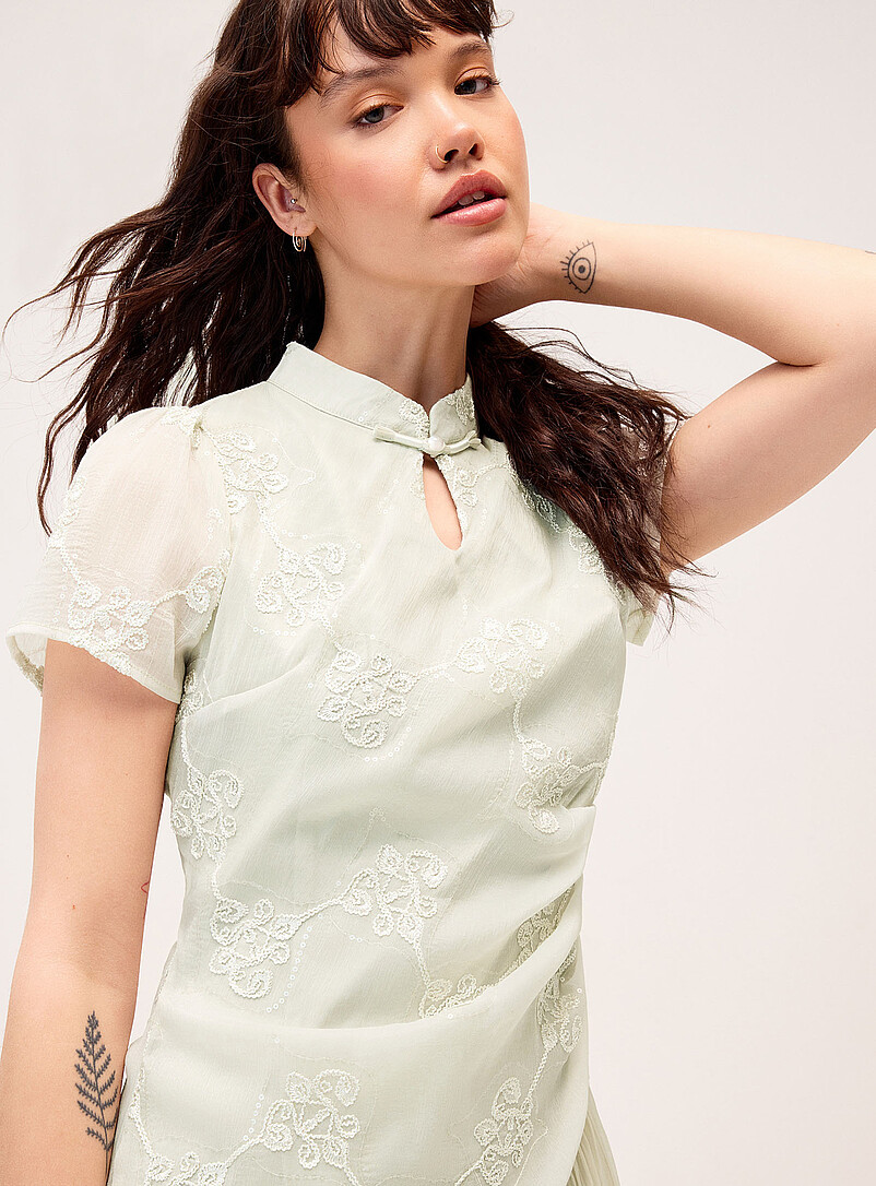 Embroidered flower buttoned-collar maxi dress product image 2