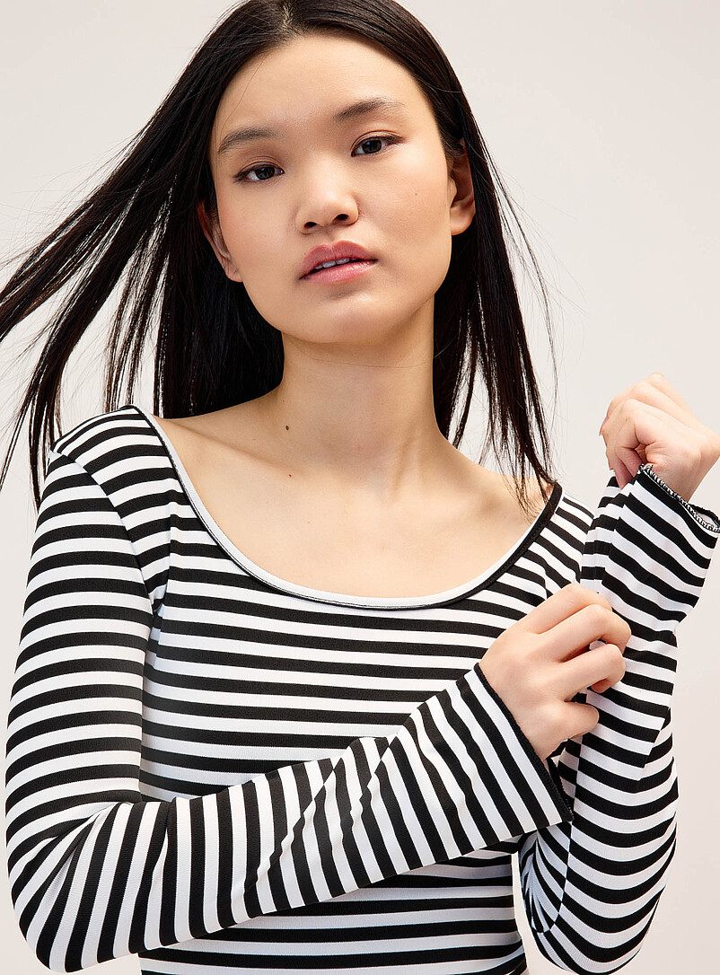 Open-back striped T-shirt product image 3