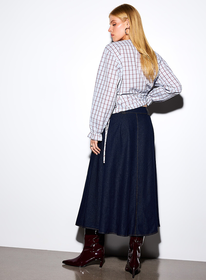 Lightweight denim buttoned maxi skirt product image 3