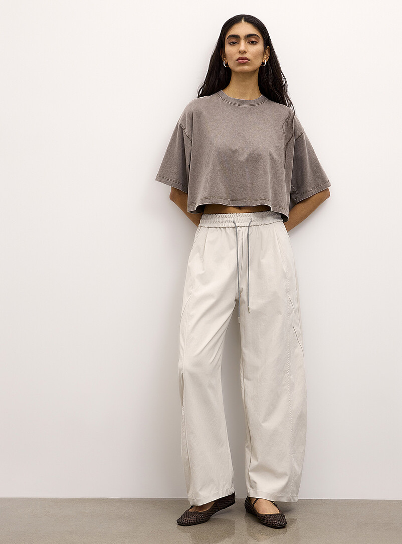 Stretch Canvas Topstitched Details Barrel-Leg Pant