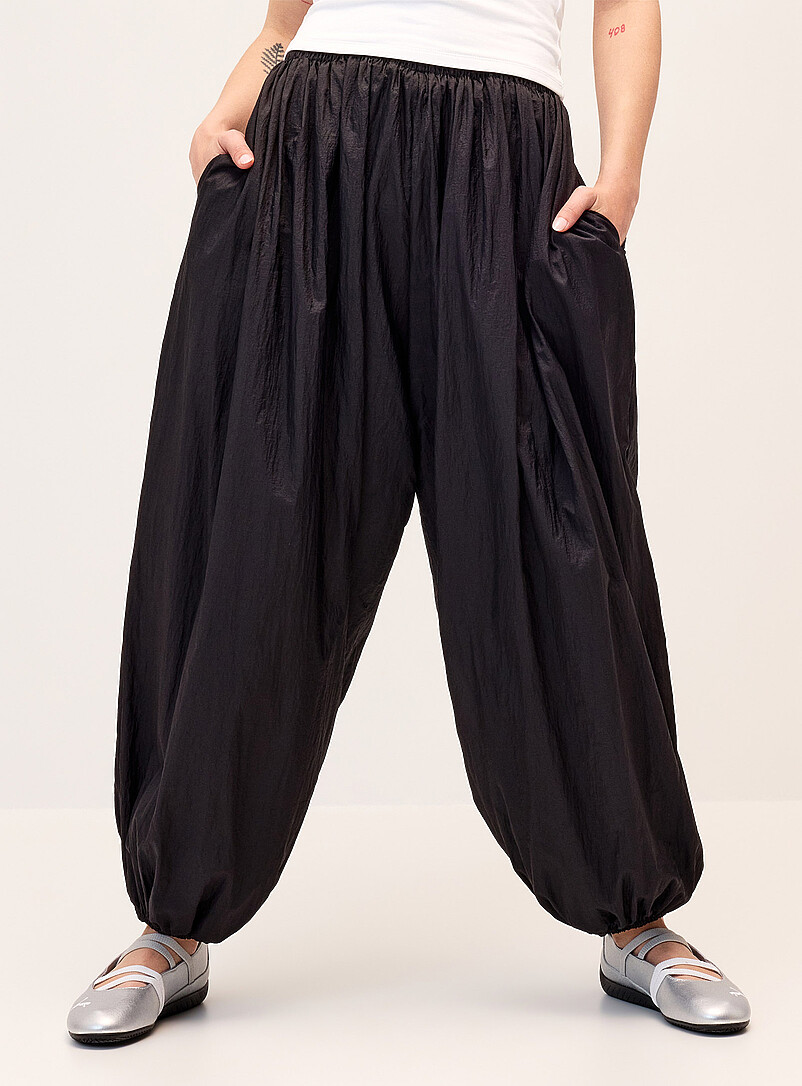 Crinkled fabric barrel-leg jogger product image 2