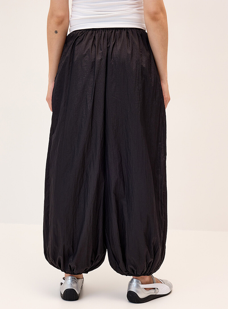Crinkled fabric barrel-leg jogger product image 3