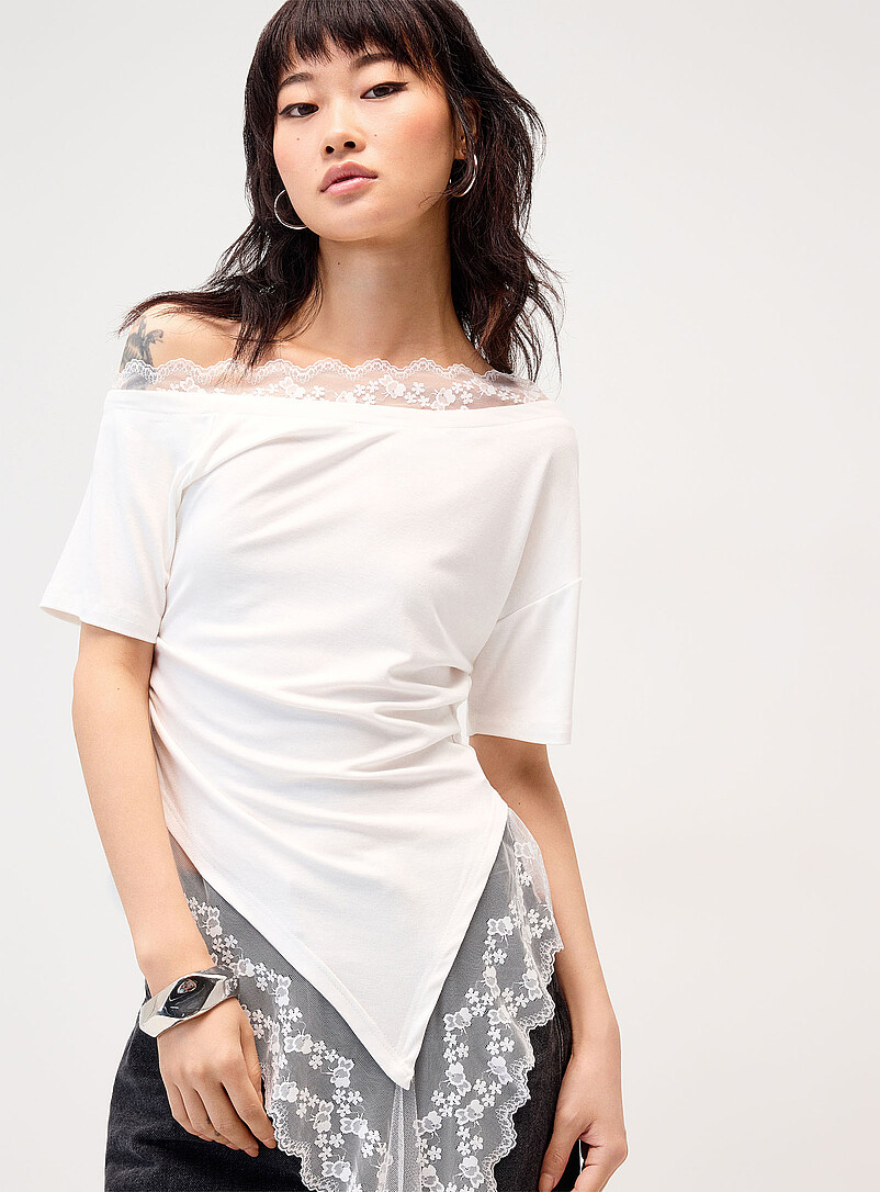 Scalloped asymmetrical lace T-shirt product image 2