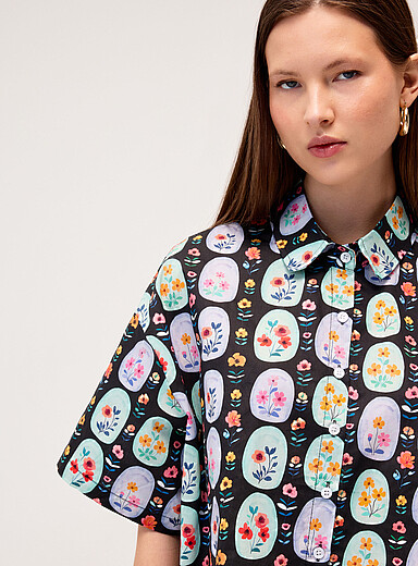 Pop print cropped shirt