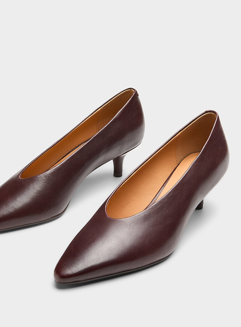Slim opening kitten heel pumps Women product image (primary)