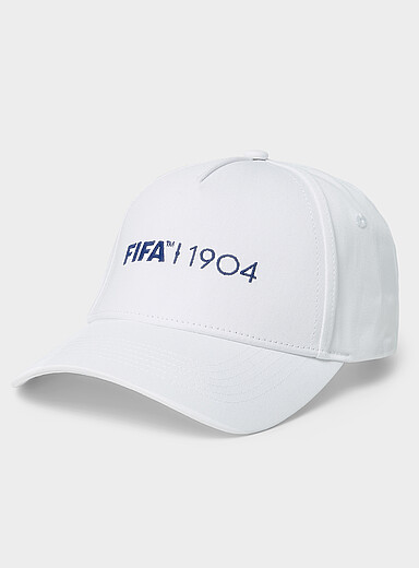 La casquette blanche FIFA 1904