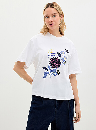 Le t-shirt surdimensionn&eacute; broderie et imprim&eacute;
