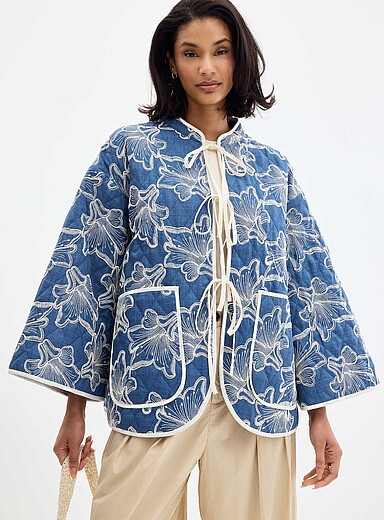 La veste matelass&eacute;e broderies florales