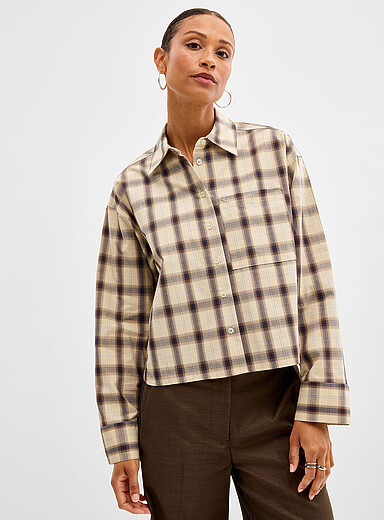 Le chemise courte carreaux poche plaqu&eacute;e