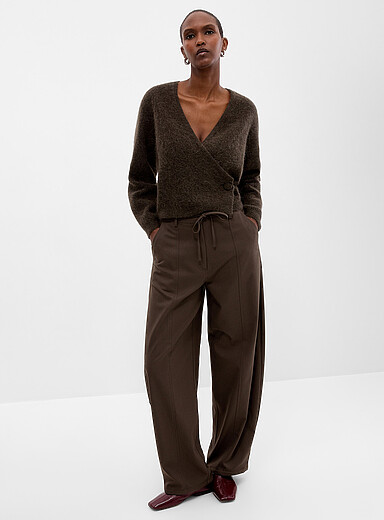 Drawstring-waist cargo pant <b>Fit: Barrel leg, high rise</b>