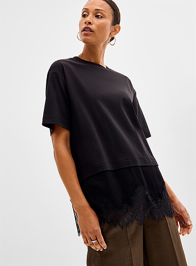 Le t-shirt carr&eacute; bordure dentelle