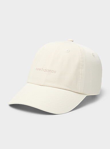 Embroidered logo ultra-lightweight baseball cap