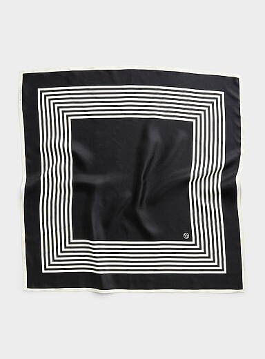 Le foulard carr&eacute; noir ray&eacute; pure soie