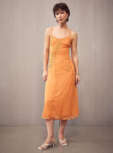 La robe chiffon abricot appliques florales