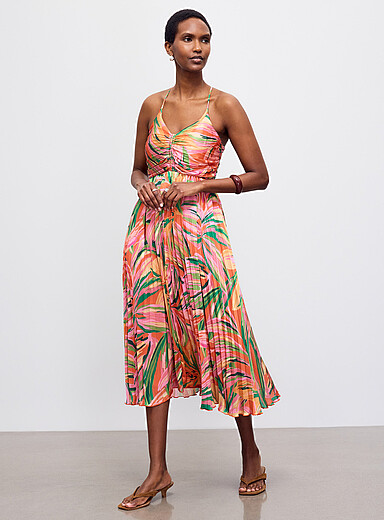 Sadie & Sage: La robe midi pliss&eacute;e fleurs exotiques Assorti pour femme