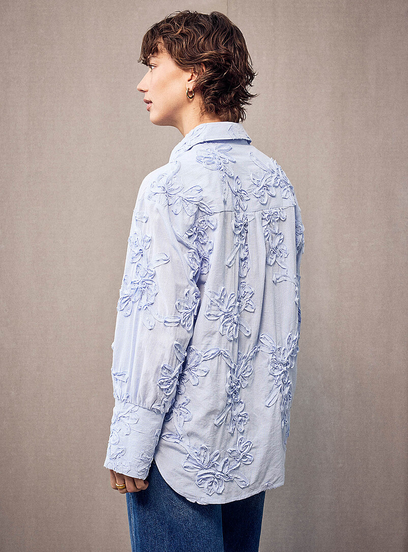 2NDDAY: La chemise ray&eacute;e ample appliques florales Bleu p&acirc;le - Bleu ciel pour femme