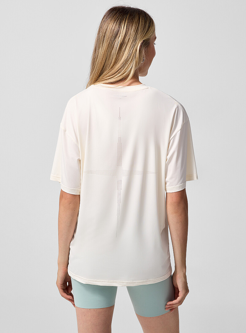 Performance micro-perforated T-shirt product image 2