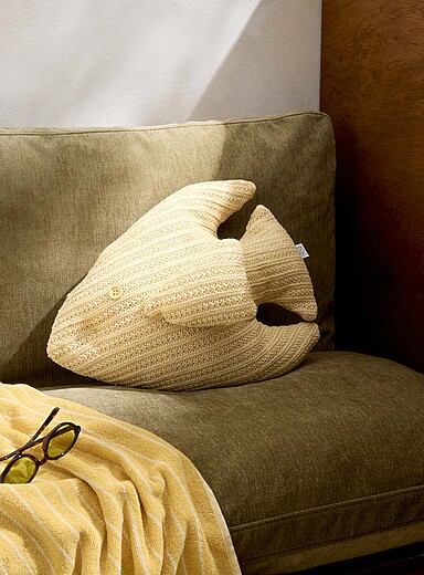 Le coussin d'ext&eacute;rieur poisson effet raphia 47 x 33 cm <b>Collection exclusive Vivre dehors</b>