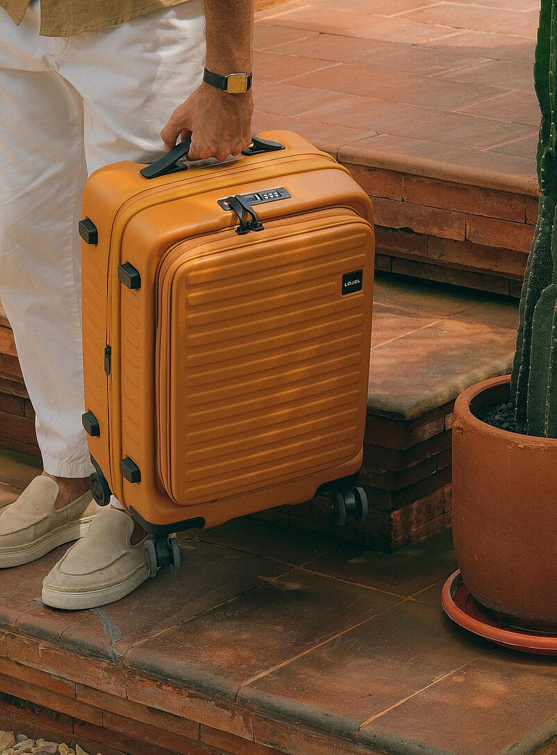Cubo small lightweight carry-on luggage product image (primary)