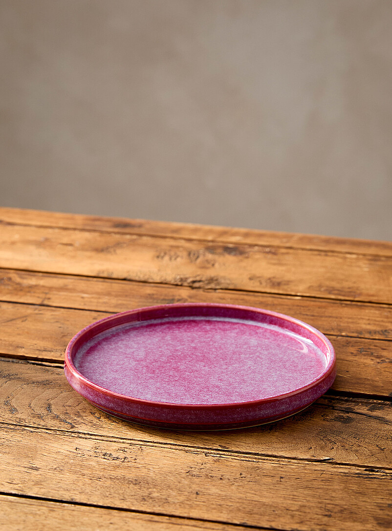 Nuanced red small plate product image (primary)