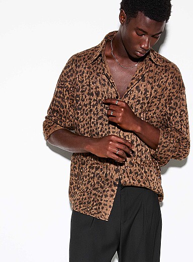 La chemise l&eacute;opard d&eacute;chir&eacute;e <b>Importation de S&eacute;oul</b>