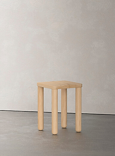 Le tabouret carr&eacute; fr&ecirc;ne