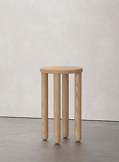 Le tabouret de comptoir rond fr&ecirc;ne