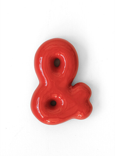 Semiporcelain ampersand wall ornament