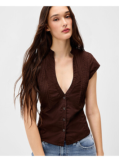 La chemise ajust&eacute;e plis cousus