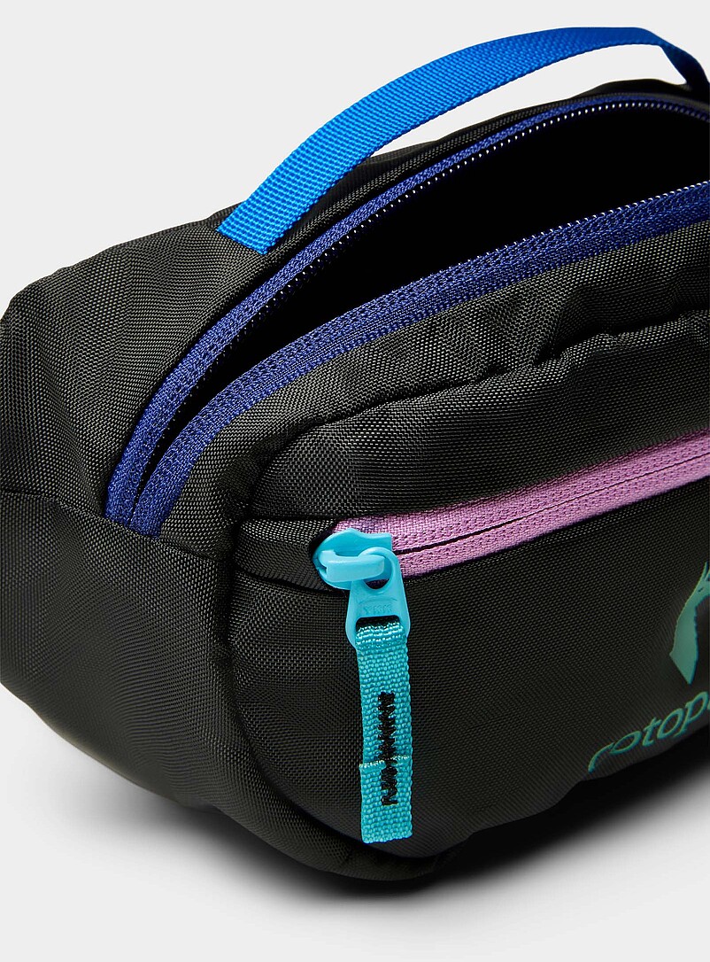 Cotopaxi: La petite banane Kapai 1,5 L <b>Collection Del D&iacute;a - coloris vari&eacute;s et al&eacute;atoires</b> Noir pour homme