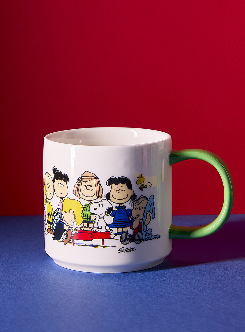 Peanuts Gang & House mug product image (primary)