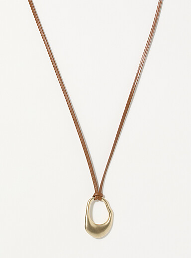 Le collier corde m&eacute;daillon sinueux