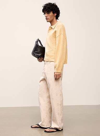 Le pantalon serg&eacute; broderies <b>Coupe ample</b>
