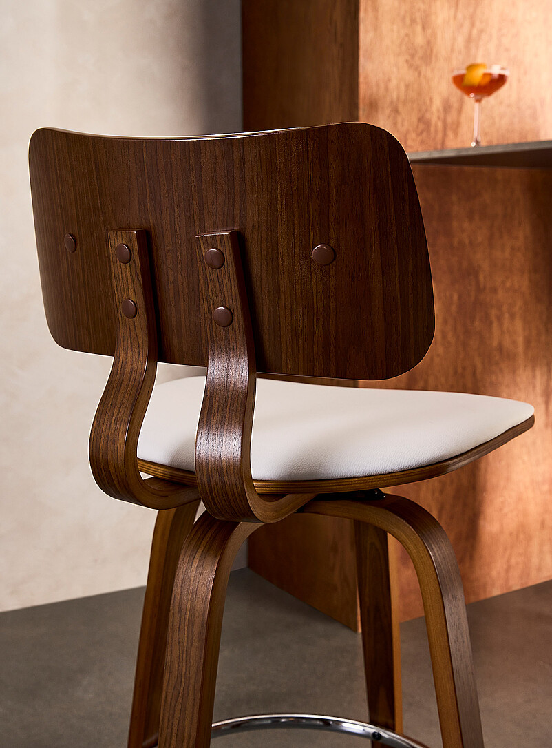 Simons Maison: La chaise de comptoir pivotante fini noyer et faux cuir Noir