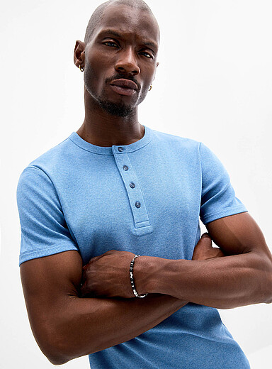 Le t-shirt henley c&ocirc;tel&eacute; <b>Coupe ajust&eacute;e</b>