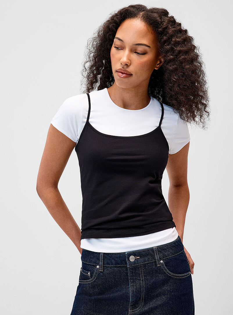 Twik: La camisole ajust&eacute;e fines bretelles Noir pour femme
