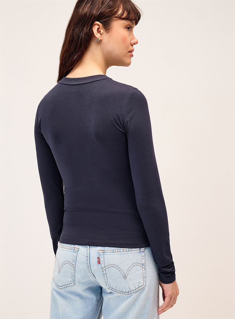 Twik: Le t-shirt ajust&eacute; manches longues Noir pour femme