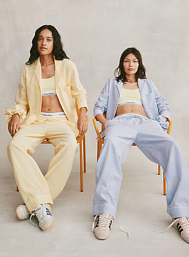 L'ensemble pyjama lis&eacute;r&eacute; seersucker ray&eacute;