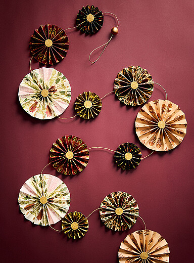La guirlande &eacute;ventails en papier <b>Collection de No&euml;l</b>