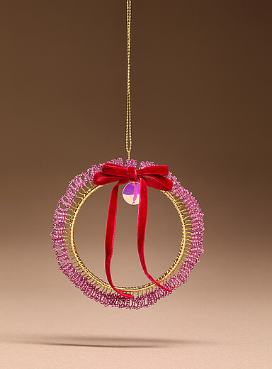 L'ornement couronne frang&eacute;e billes roses <b>Collection de No&euml;l</b>
