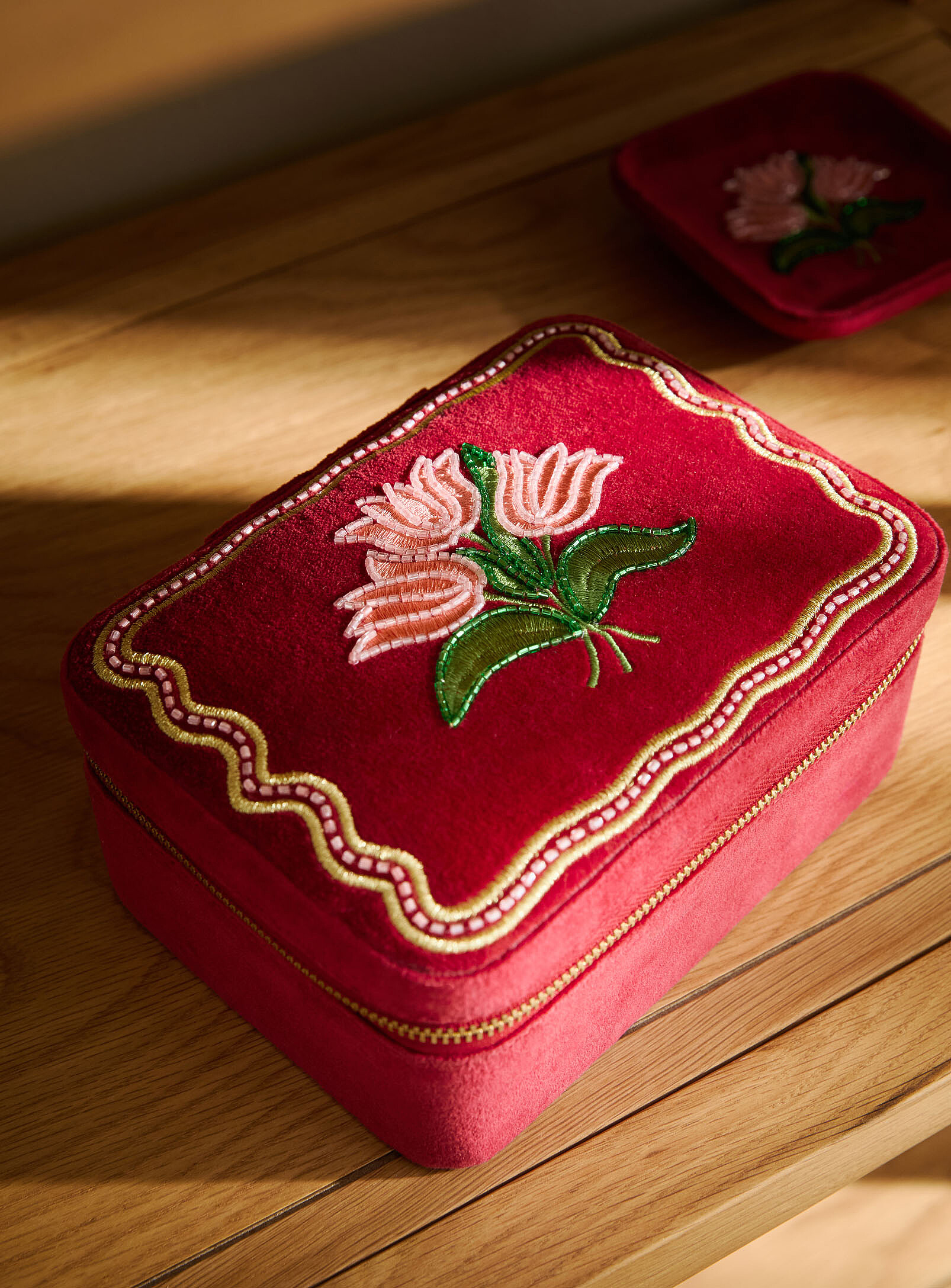 Flower red velvet jewellery box