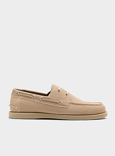 La chaussure bateau su&egrave;de sable