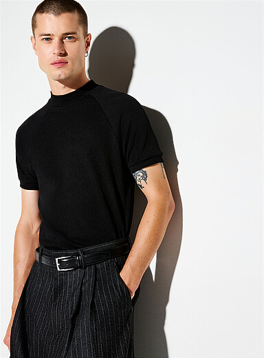 Le t-shirt col montant c&ocirc;tel&eacute; <b>Importation de S&eacute;oul</b>