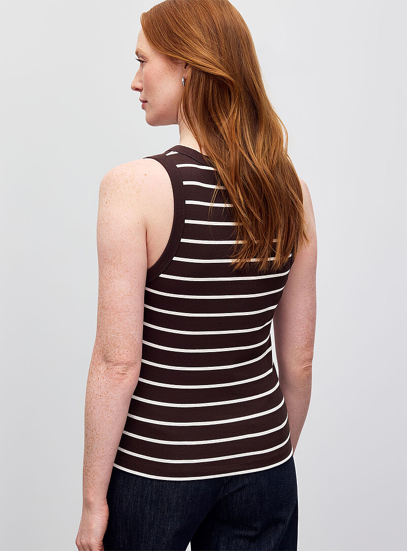 Contemporaine: La camisole ajust&eacute;e c&ocirc;tel&eacute;e &agrave; rayures Vert &agrave; motifs pour femme