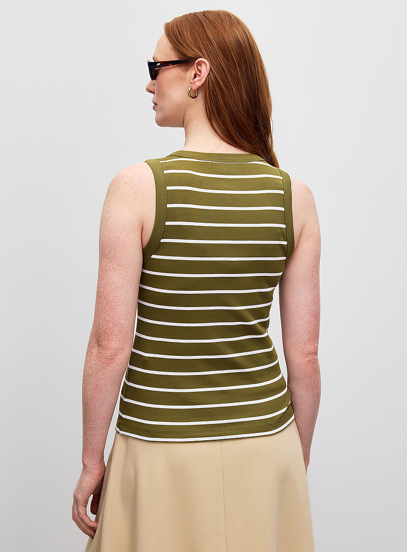 Contemporaine: La camisole ajust&eacute;e c&ocirc;tel&eacute;e &agrave; rayures Vert &agrave; motifs pour femme