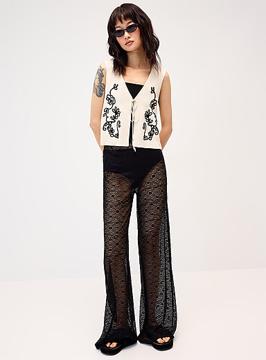Le pantalon large dentelle