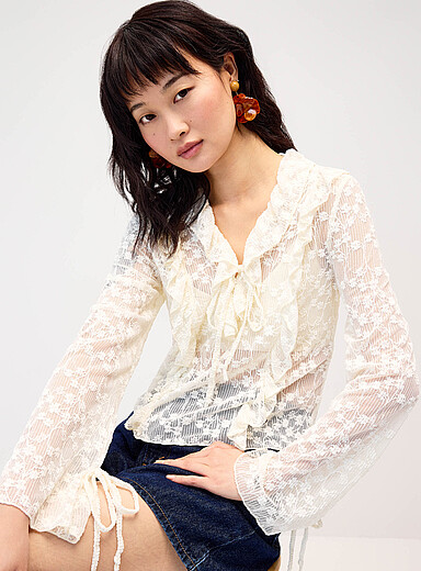 La blouse dentelle &agrave; volants