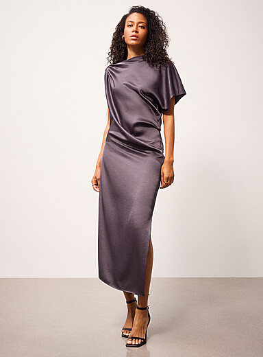 REISS: La robe satin&eacute;e drap&eacute; asym&eacute;trique Kenzie Raisin - Pourpre fonc&eacute; pour femme
