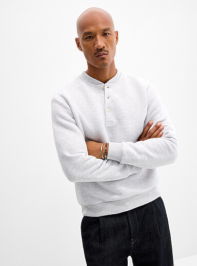 Le sweat henley chin&eacute;